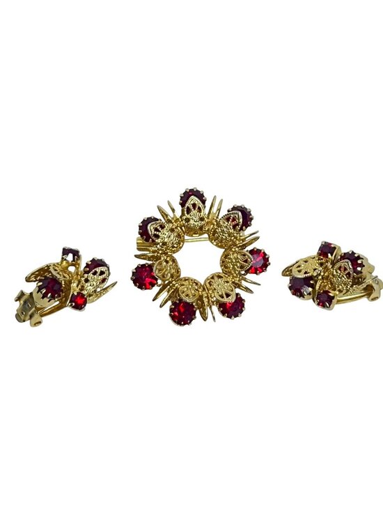 Tradition Jewelry - Gold Tone And Red Rhinestone Wreath Brooch With Matching Clip On Earrings (6424)